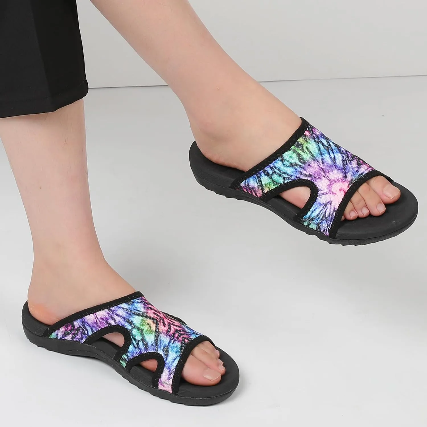 LeIsfIt Womens Slide Sandals Arch Support Slides Slip on Plantar Fasciitis Sandals Ladies Yoga Mat Thick Cushion Slipper Slides for Indoor Outdoor